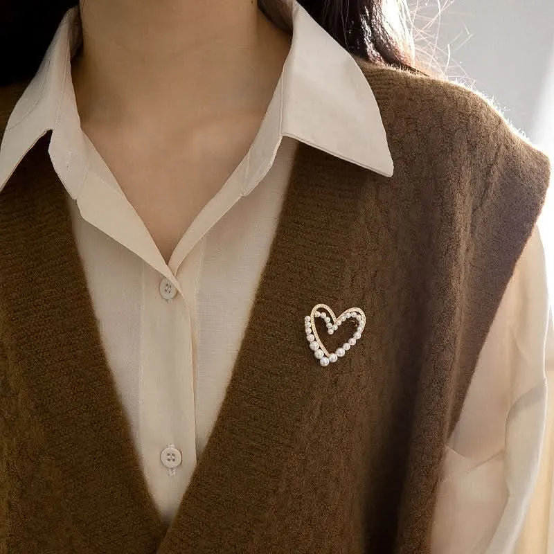 Elegant Pearl Heart Brooch – Bow Pin for Women’s Coats & Sweaters