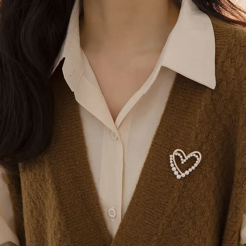 Elegant Pearl Heart Brooch – Bow Pin for Women’s Coats & Sweaters