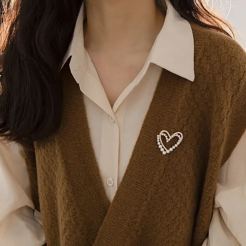 Elegant Pearl Heart Brooch – Bow Pin for Women’s Coats & Sweaters