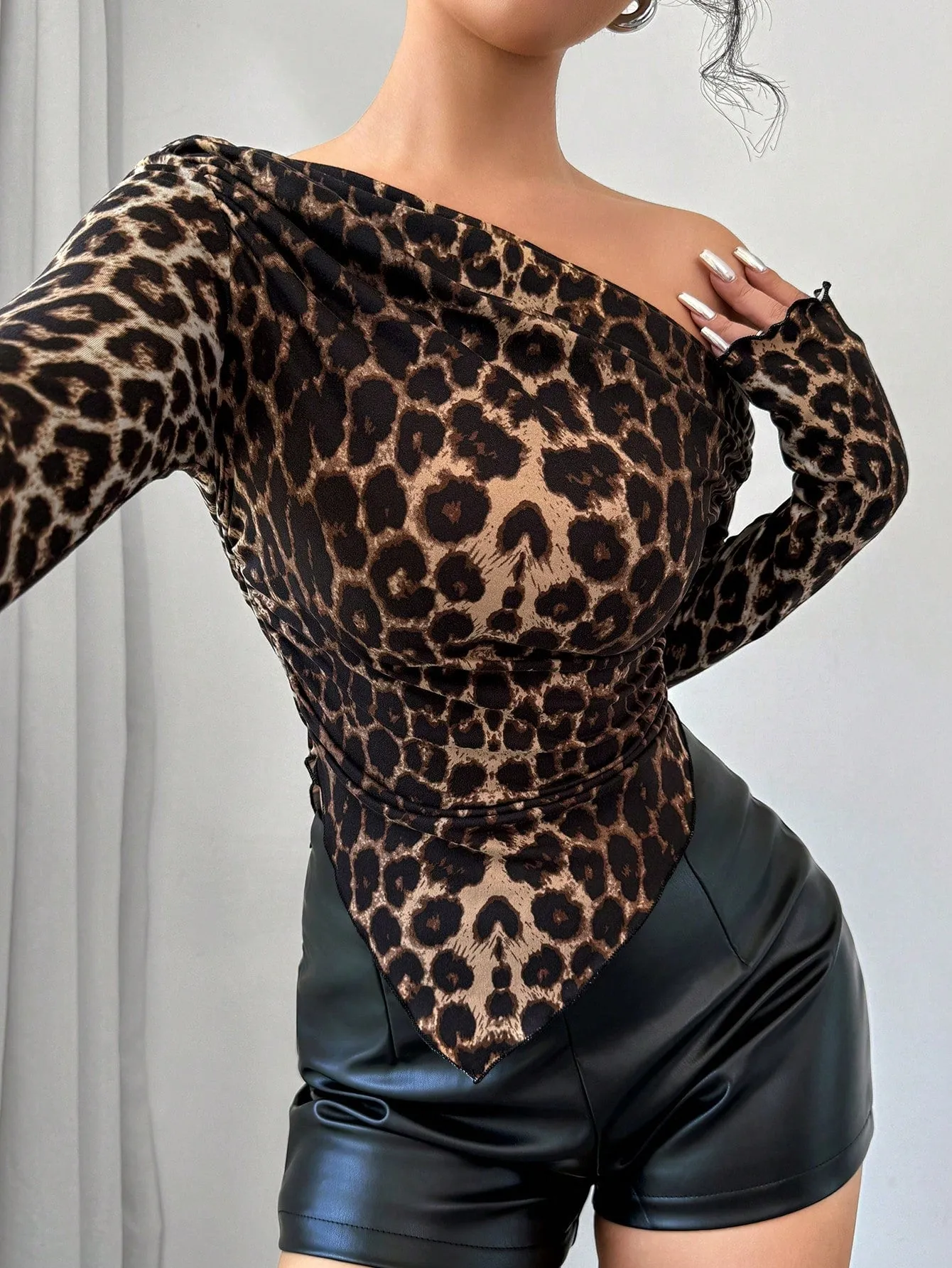 Privé Women Asymmetrical Neck Long Sleeve Leopard Print Pleated Casual Leopard Print