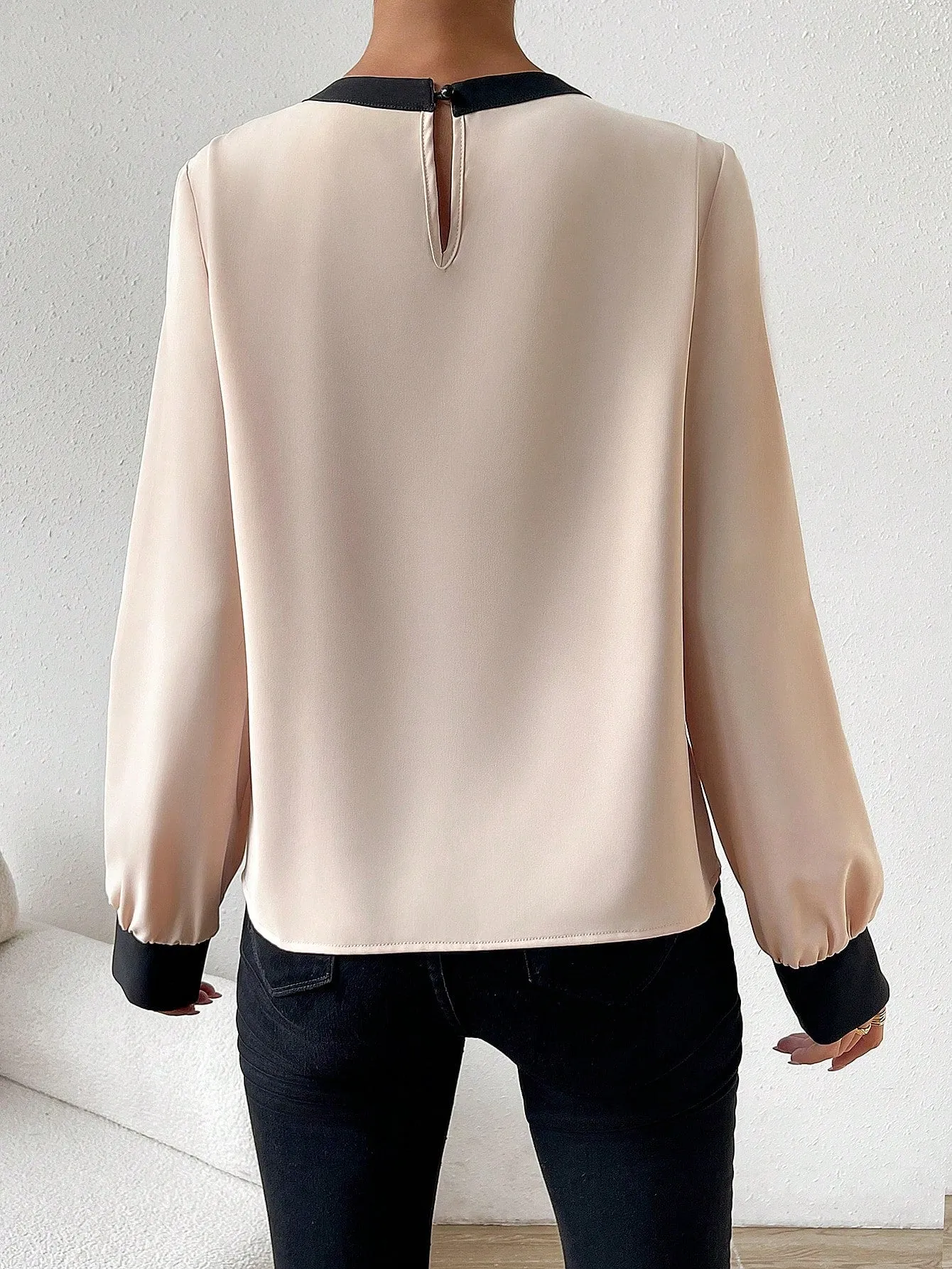 SHEIN Relaxiva Contrast Trim Keyhole Back Blouse,Long Sleeve Tops